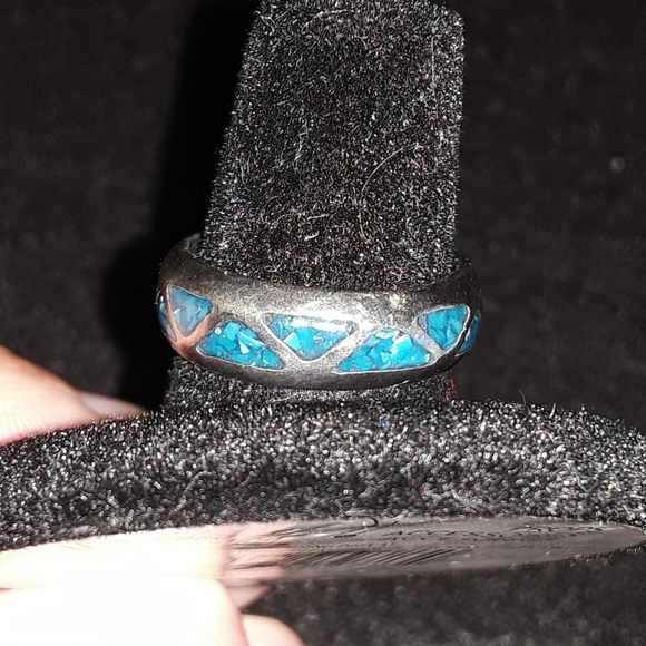 Sterling Silver Turquoise Chip Inlaid Ring - 7 - EUC - Picture 2 of 8